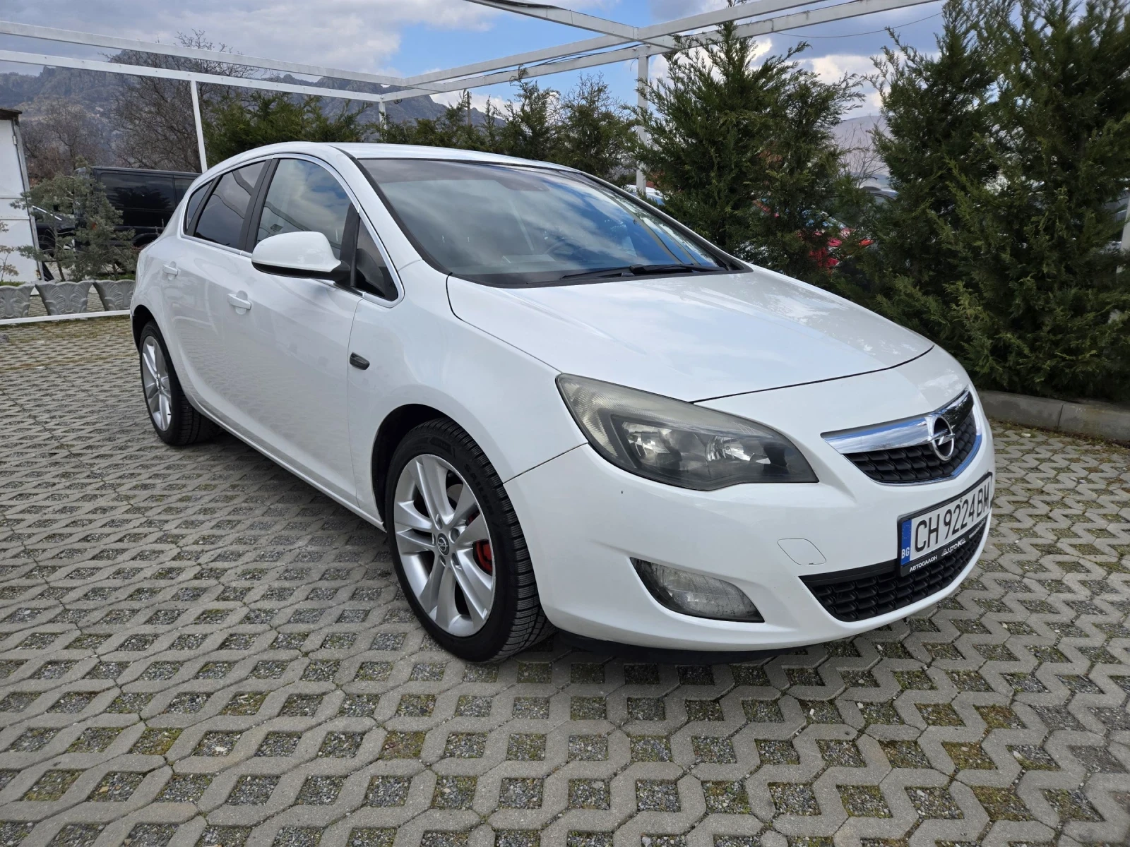 Opel Astra 2.0CDTI-160кс= 6ск= НАВИ= КАМЕРА= SPORT EDITION, снимка 2 - Автомобили и джипове - 53977978