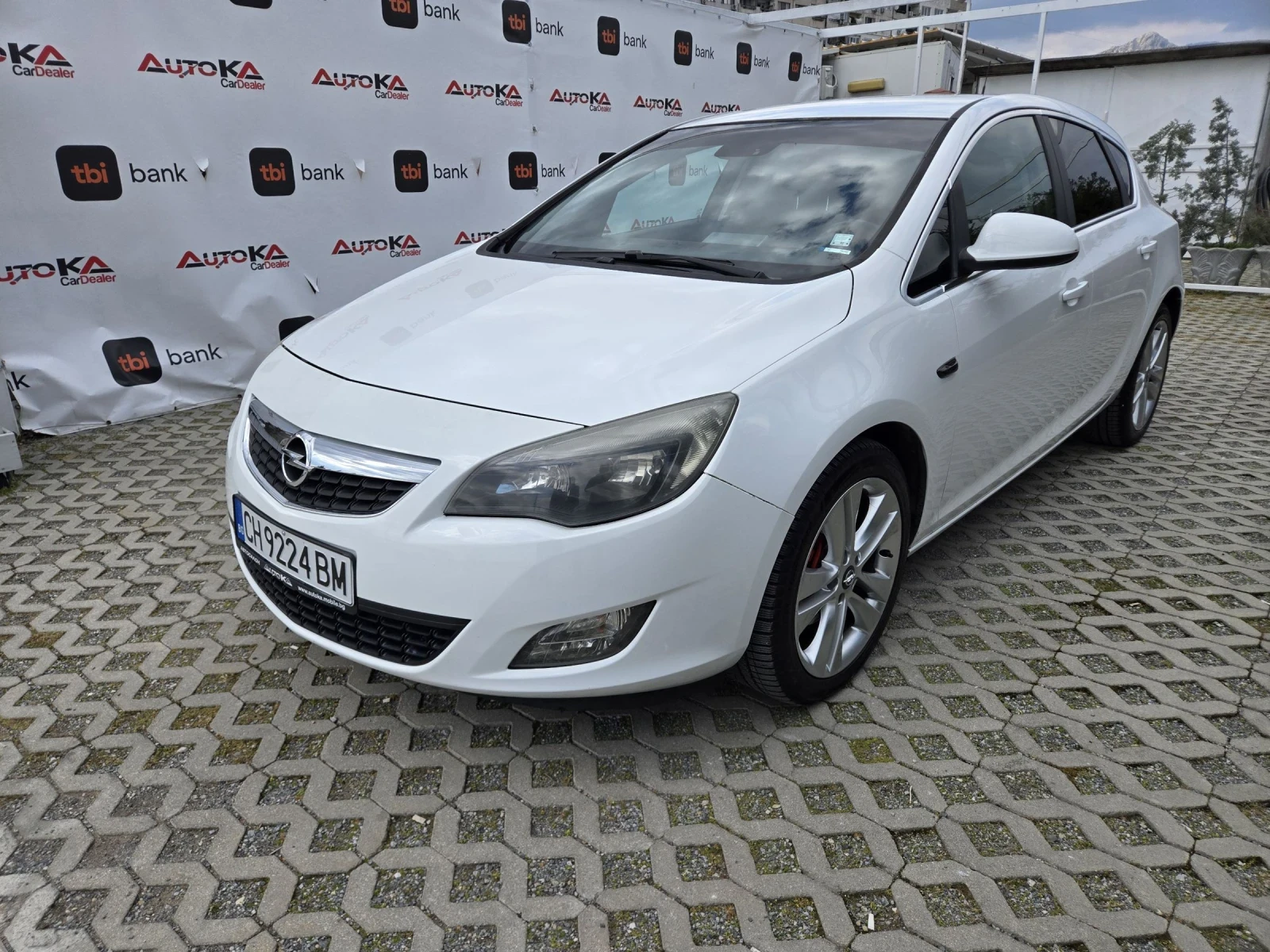 Opel Astra 2.0CDTI-160кс= 6ск= НАВИ= КАМЕРА= SPORT EDITION, снимка 6 - Автомобили и джипове - 53977978