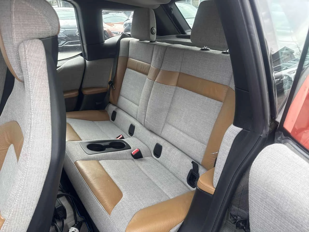 BMW i3 4dr HB w/Range Extender /CARFAX/Подгрев/2 Ключа, снимка 9 - Автомобили и джипове - 54068589