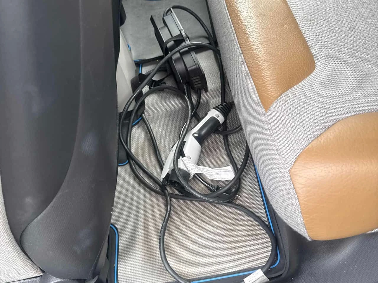 BMW i3 4dr HB w/Range Extender /CARFAX/Подгрев/2 Ключа, снимка 10 - Автомобили и джипове - 54068589