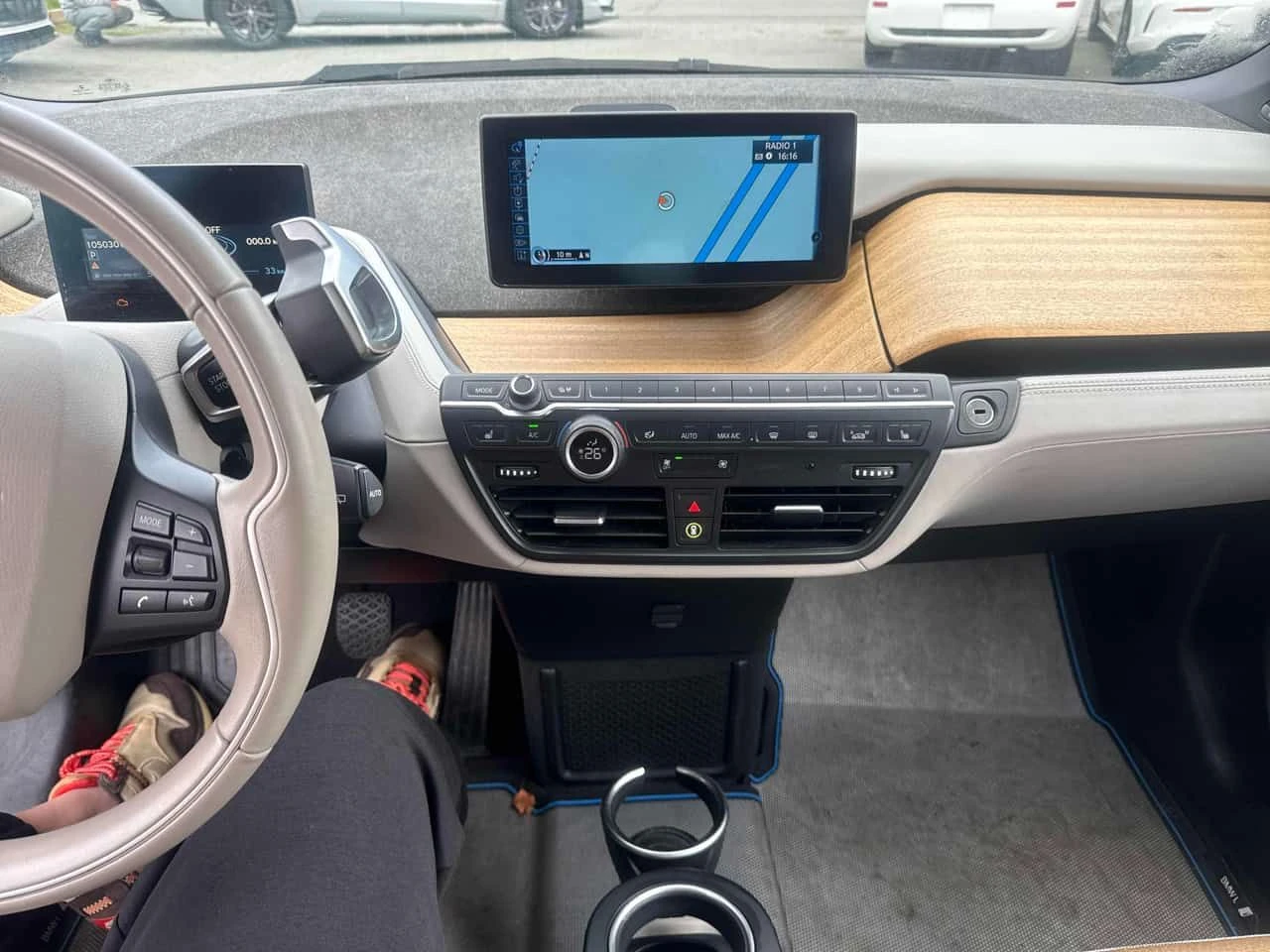 BMW i3 4dr HB w/Range Extender /CARFAX/Подгрев/2 Ключа, снимка 8 - Автомобили и джипове - 54068589