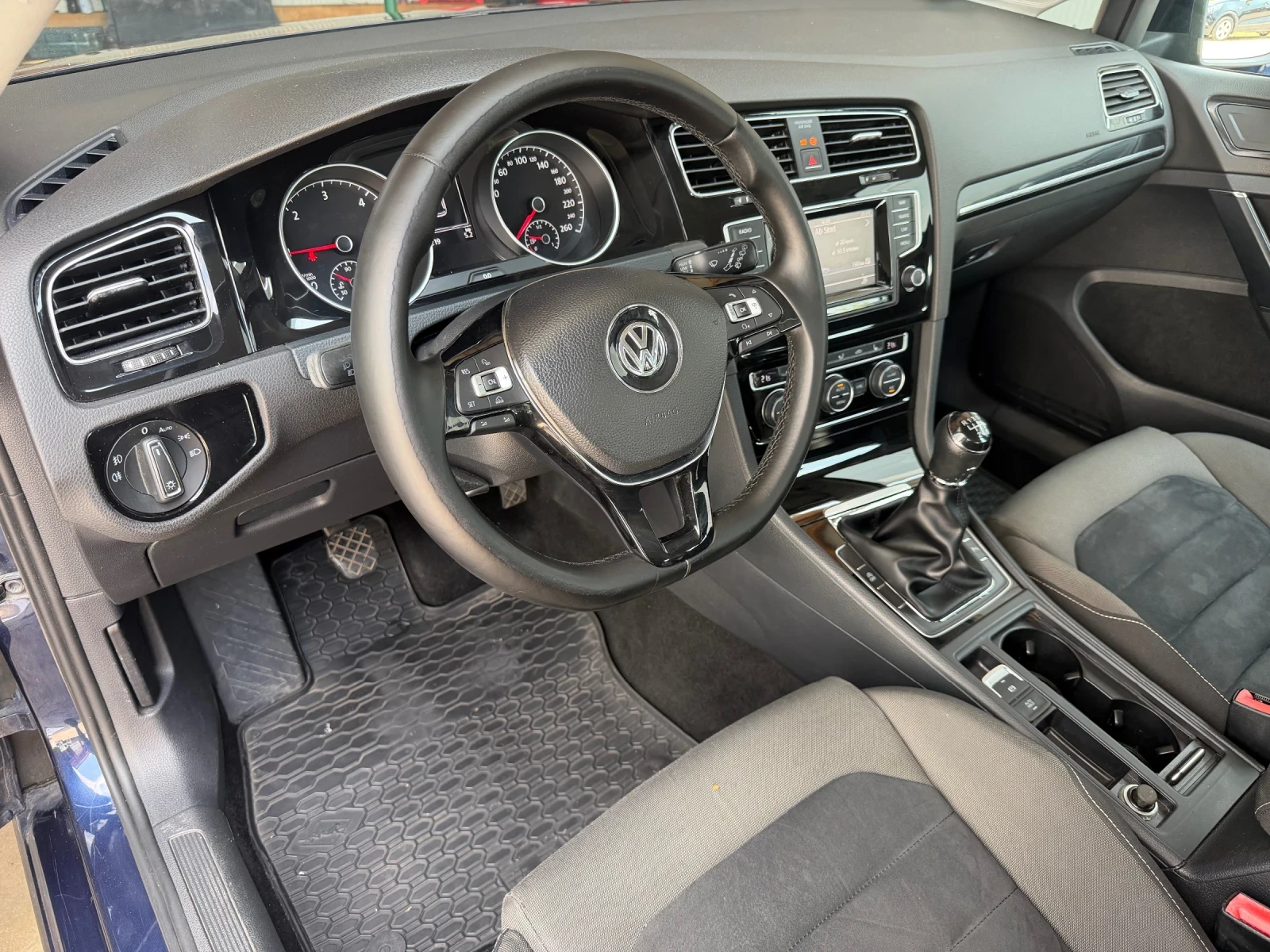 VW Golf 2.0tdi. 150к.с R-line, снимка 10 - Автомобили и джипове - 55652898