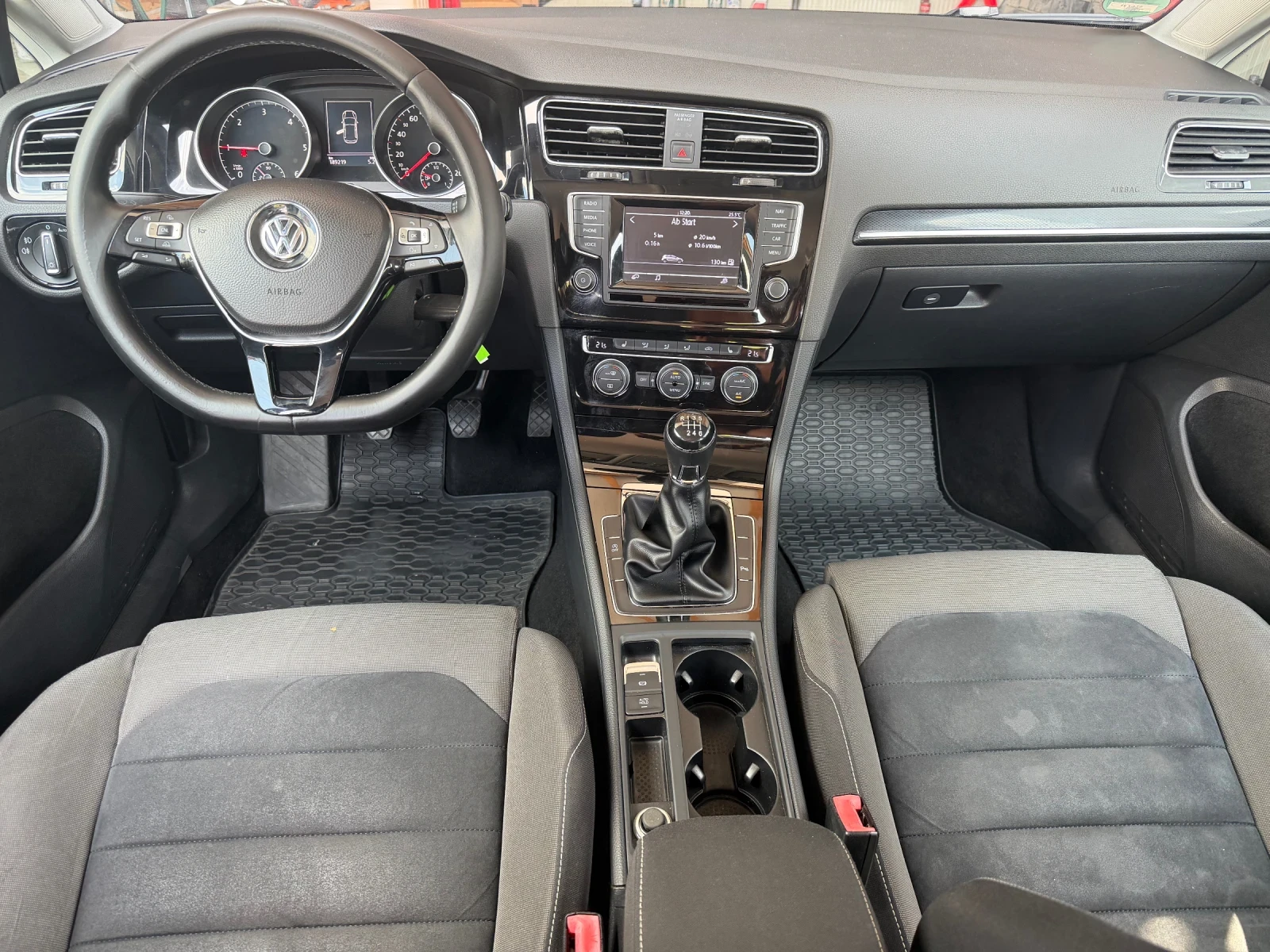 VW Golf 2.0tdi. 150к.с R-line, снимка 8 - Автомобили и джипове - 55652898