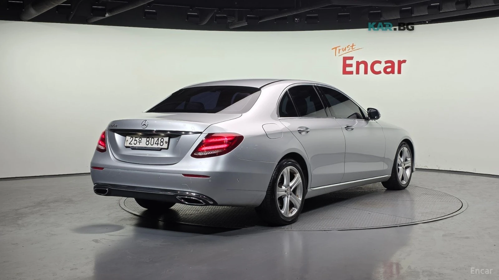 Mercedes-Benz E 220 DIESEL* PANO* ПОДГРЕВ* LANE ASS* ХЕДЪП* , снимка 2 - Автомобили и джипове - 55792592