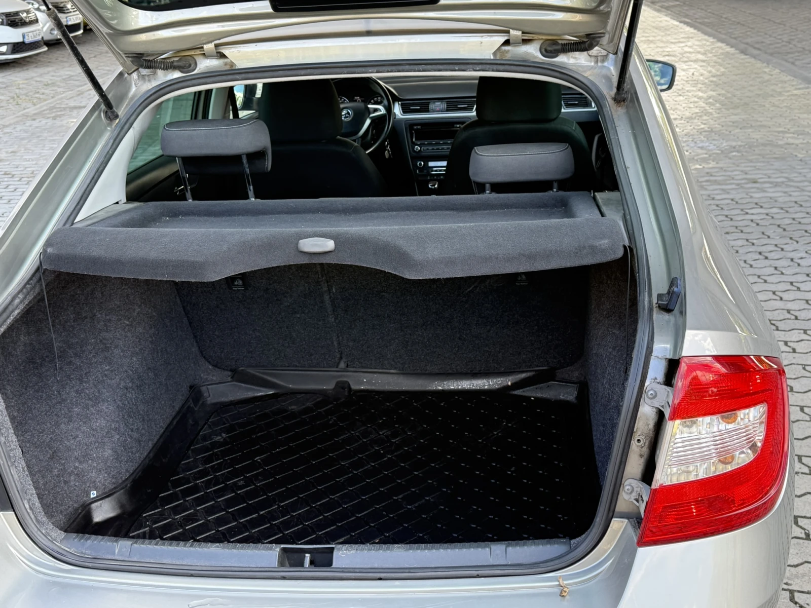 Skoda Rapid, снимка 9 - Автомобили и джипове - 56261482