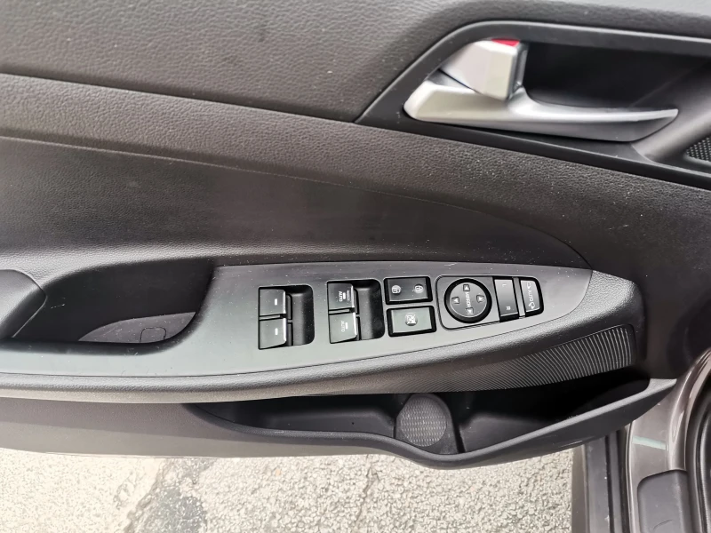 Hyundai Tucson 1.6 CRDI, снимка 13 - Автомобили и джипове - 52893107