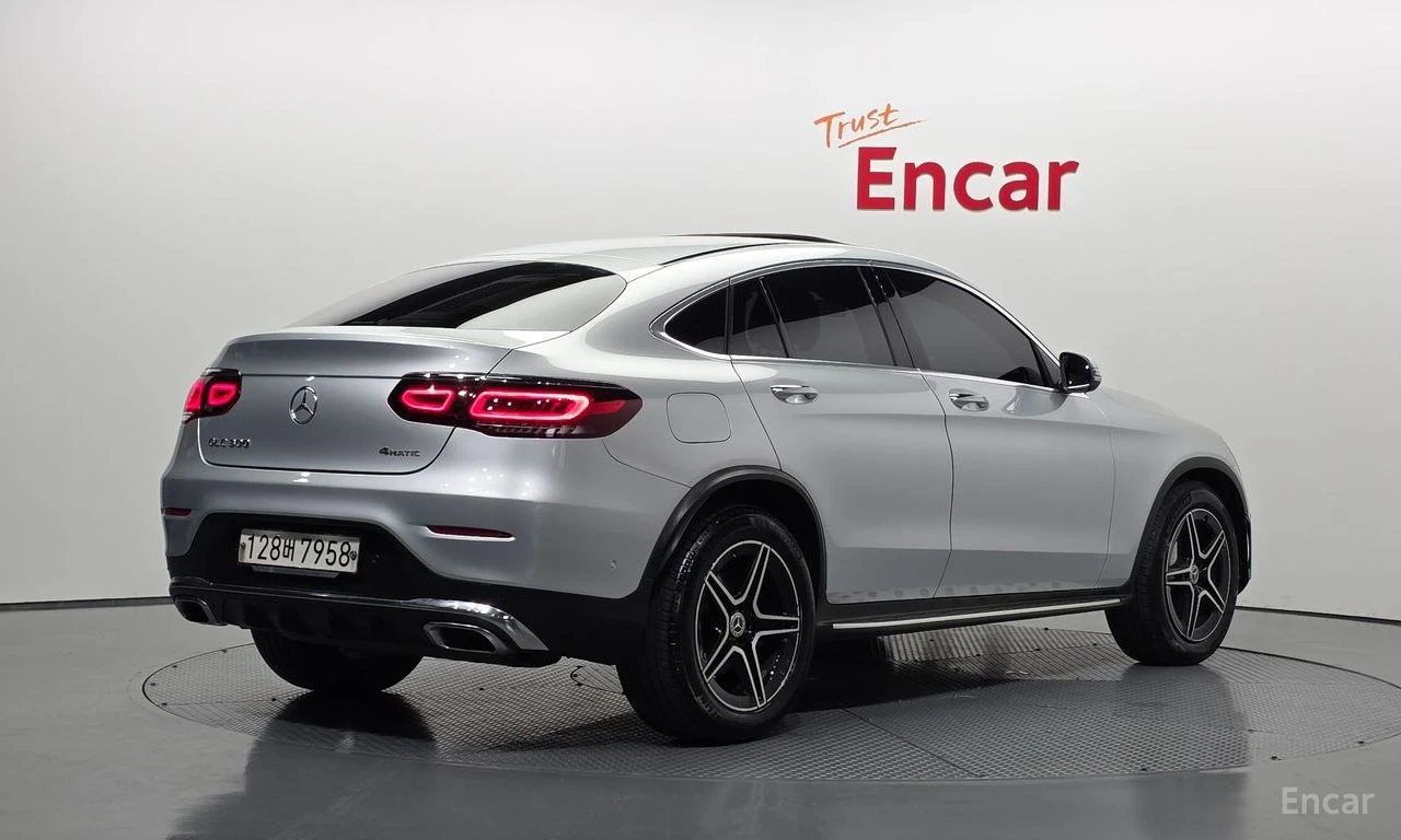 Mercedes-Benz GLC 300 AMG* LINE* ДИСТРОНИК* ДИГИТАЛНО* ТАБЛО* 360КАМЕРА*, снимка 2 - Автомобили и джипове - 54933873