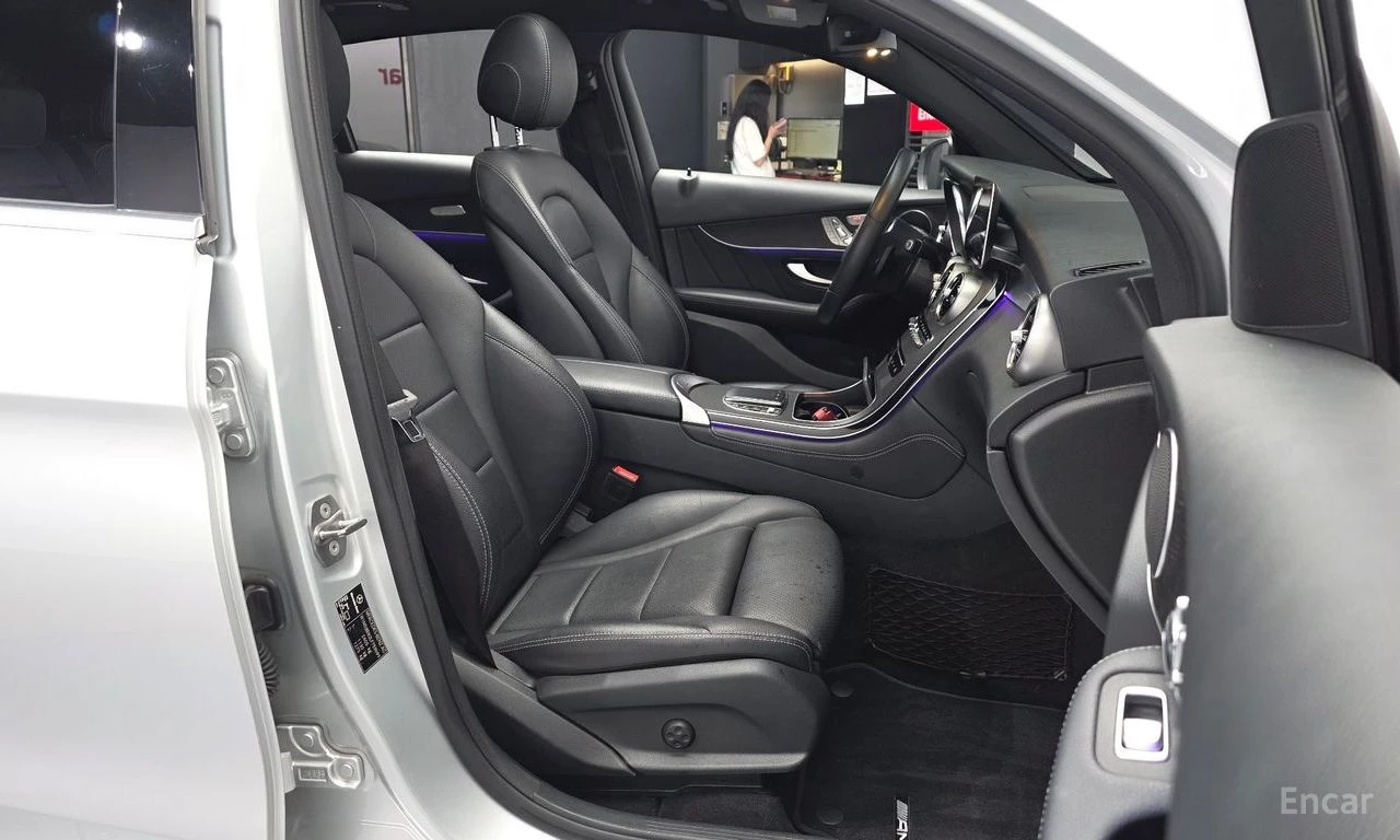 Mercedes-Benz GLC 300 AMG* LINE* ДИСТРОНИК* ДИГИТАЛНО* ТАБЛО* 360КАМЕРА*, снимка 13 - Автомобили и джипове - 54933873