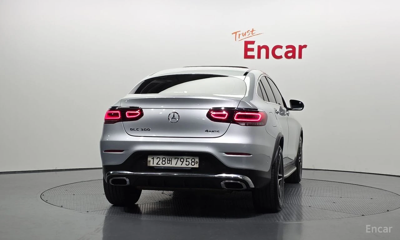 Mercedes-Benz GLC 300 AMG* LINE* ДИСТРОНИК* ДИГИТАЛНО* ТАБЛО* 360КАМЕРА*, снимка 4 - Автомобили и джипове - 54933873