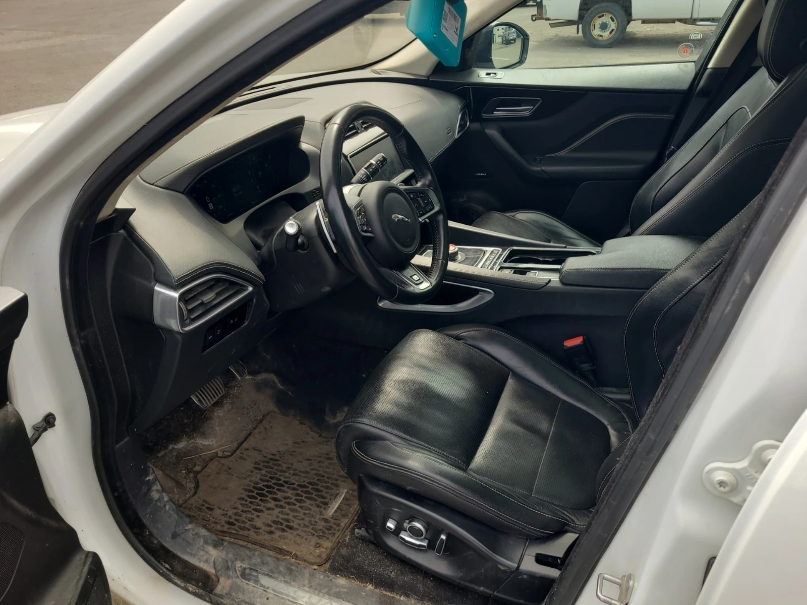 Jaguar F-PACE R-SPORT * * CARFAX * * АВТО КРЕДИТ * * , снимка 5 - Автомобили и джипове - 54986952