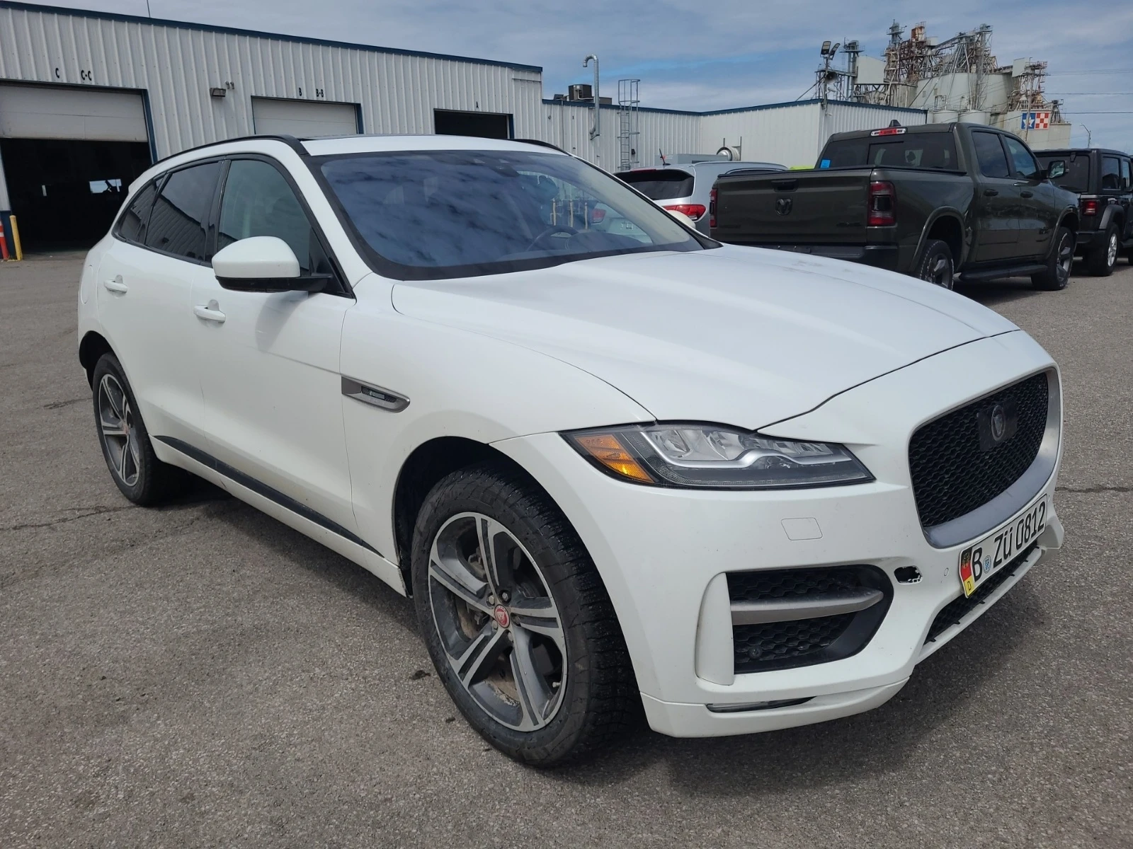 Jaguar F-PACE R-SPORT * * CARFAX * * АВТО КРЕДИТ * * , снимка 2 - Автомобили и джипове - 54986952