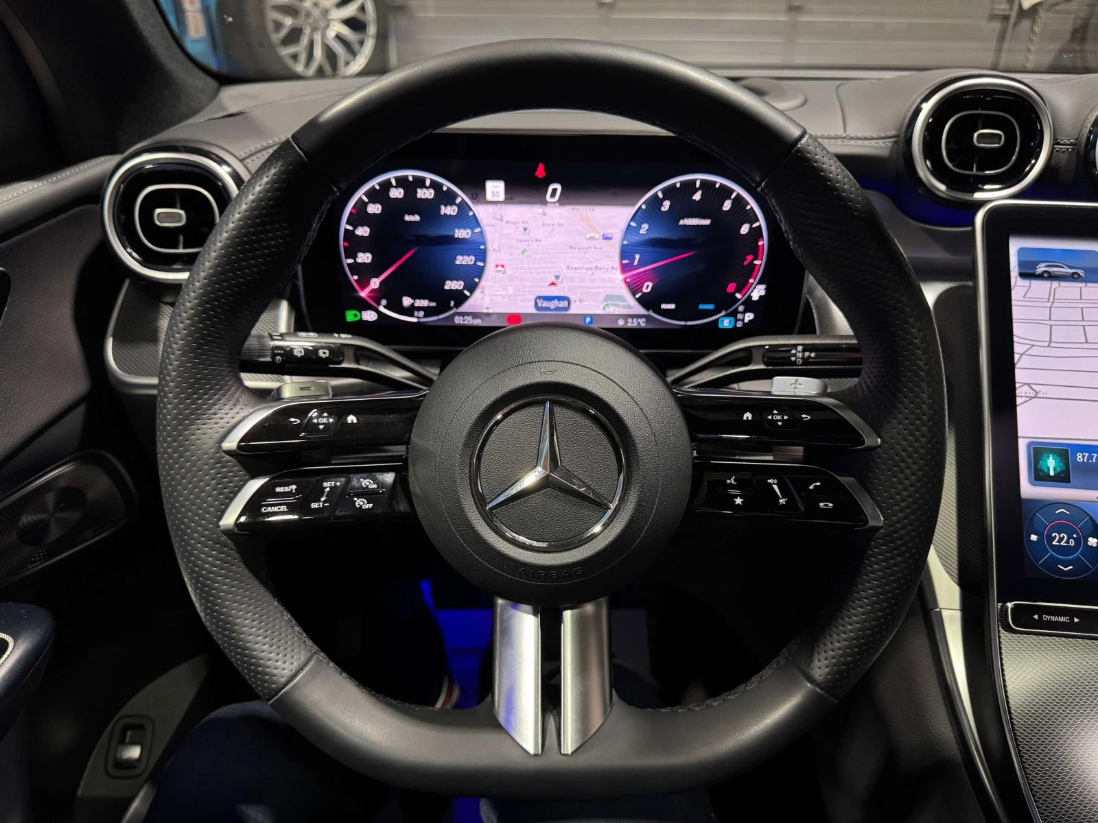 Mercedes-Benz GLC 300 * AMG Line * Burmester * Фиксирана цена до БГ * , снимка 14 - Автомобили и джипове - 56002561