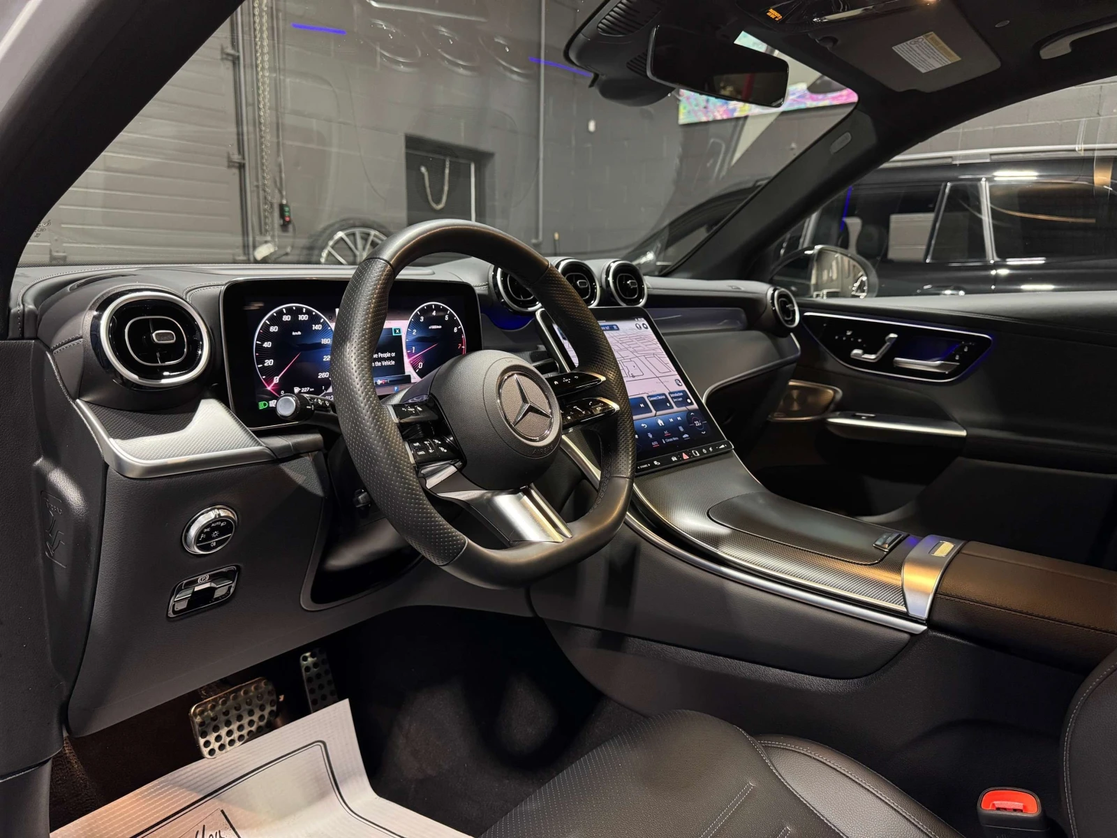 Mercedes-Benz GLC 300 * AMG Line * Burmester * Фиксирана цена до БГ * , снимка 12 - Автомобили и джипове - 56002561