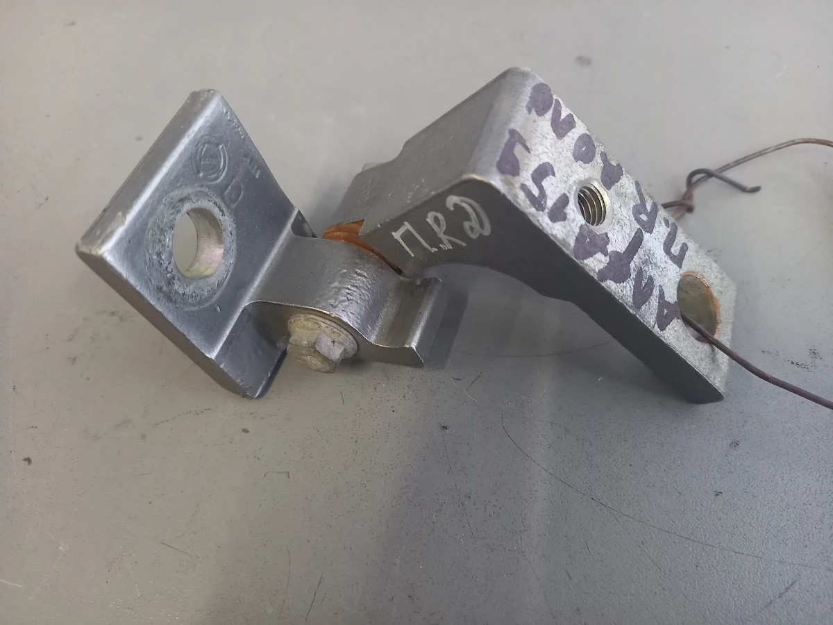 Панта врата предна дясна долна Алфа Ромео 159 (м)