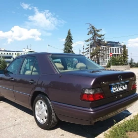 Mercedes-Benz E 300 4 MATIC, снимка 14