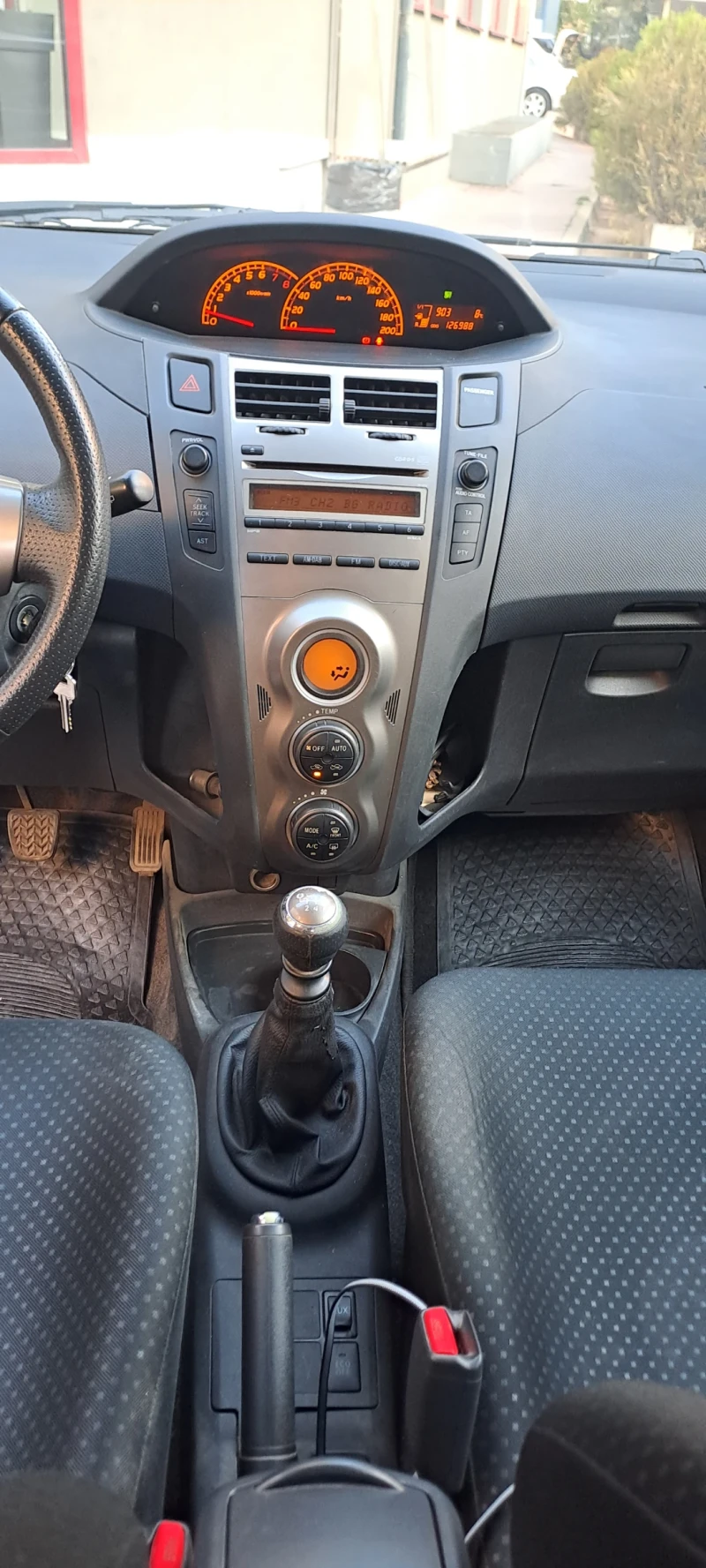 Toyota Yaris, снимка 4 - Автомобили и джипове - 47699660