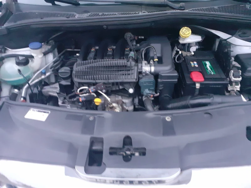 Peugeot 2008 1.2 ALLURE Перфектна!, снимка 8 - Автомобили и джипове - 52332133