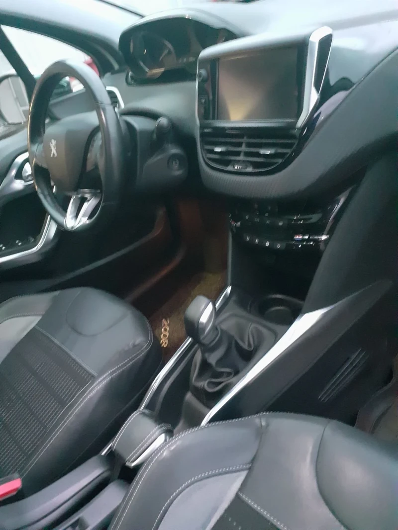 Peugeot 2008 1.2 ALLURE Перфектна!, снимка 6 - Автомобили и джипове - 52332133