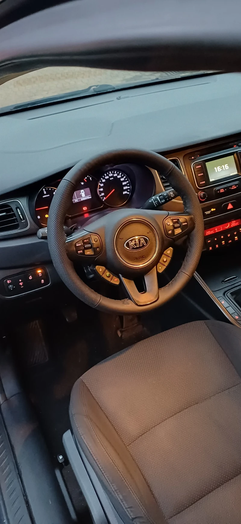 Kia Carens Rondo, снимка 10 - Автомобили и джипове - 52796086