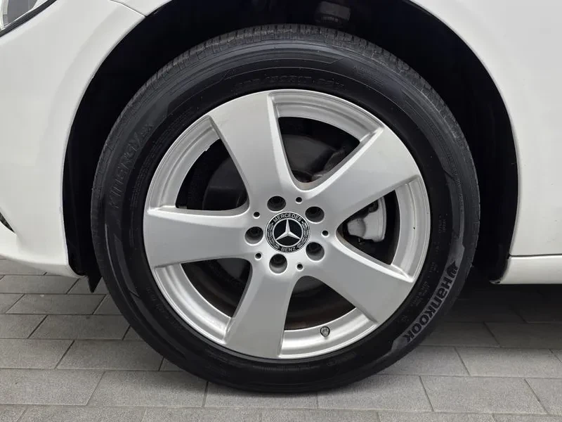 Mercedes-Benz C 200, снимка 5 - Автомобили и джипове - 55920760