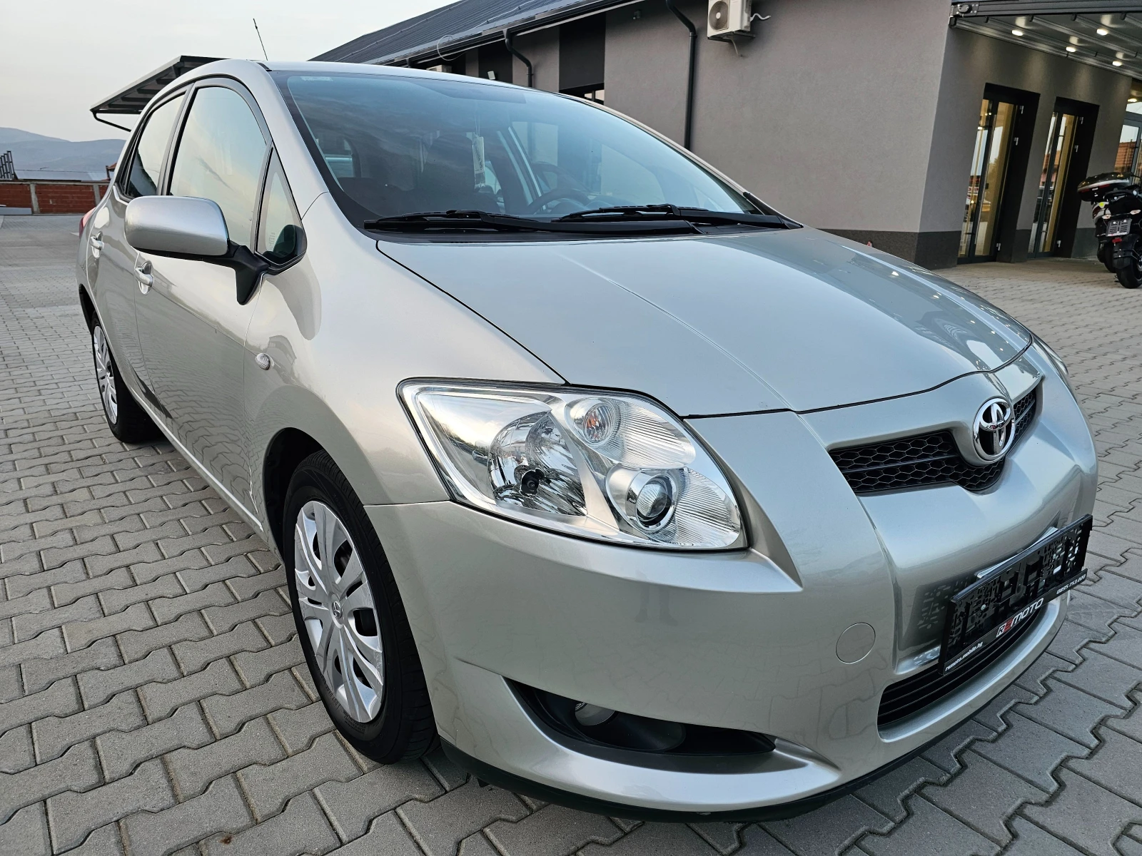 Toyota Auris 1.4D4D, 90к.с., Нави, 2009г. - изображение 2