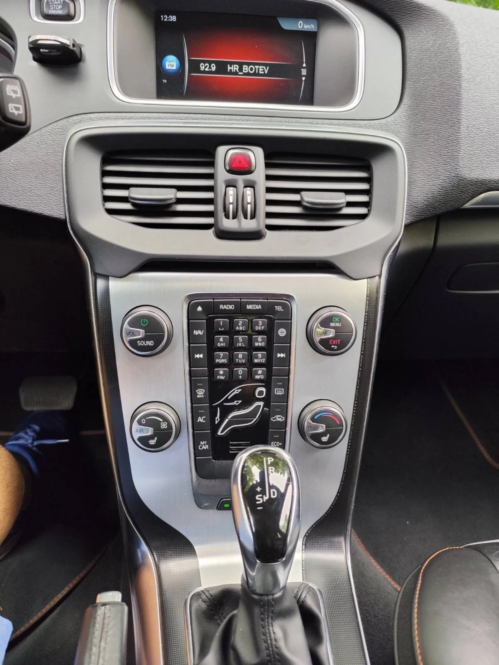 Volvo V40  - изображение 4