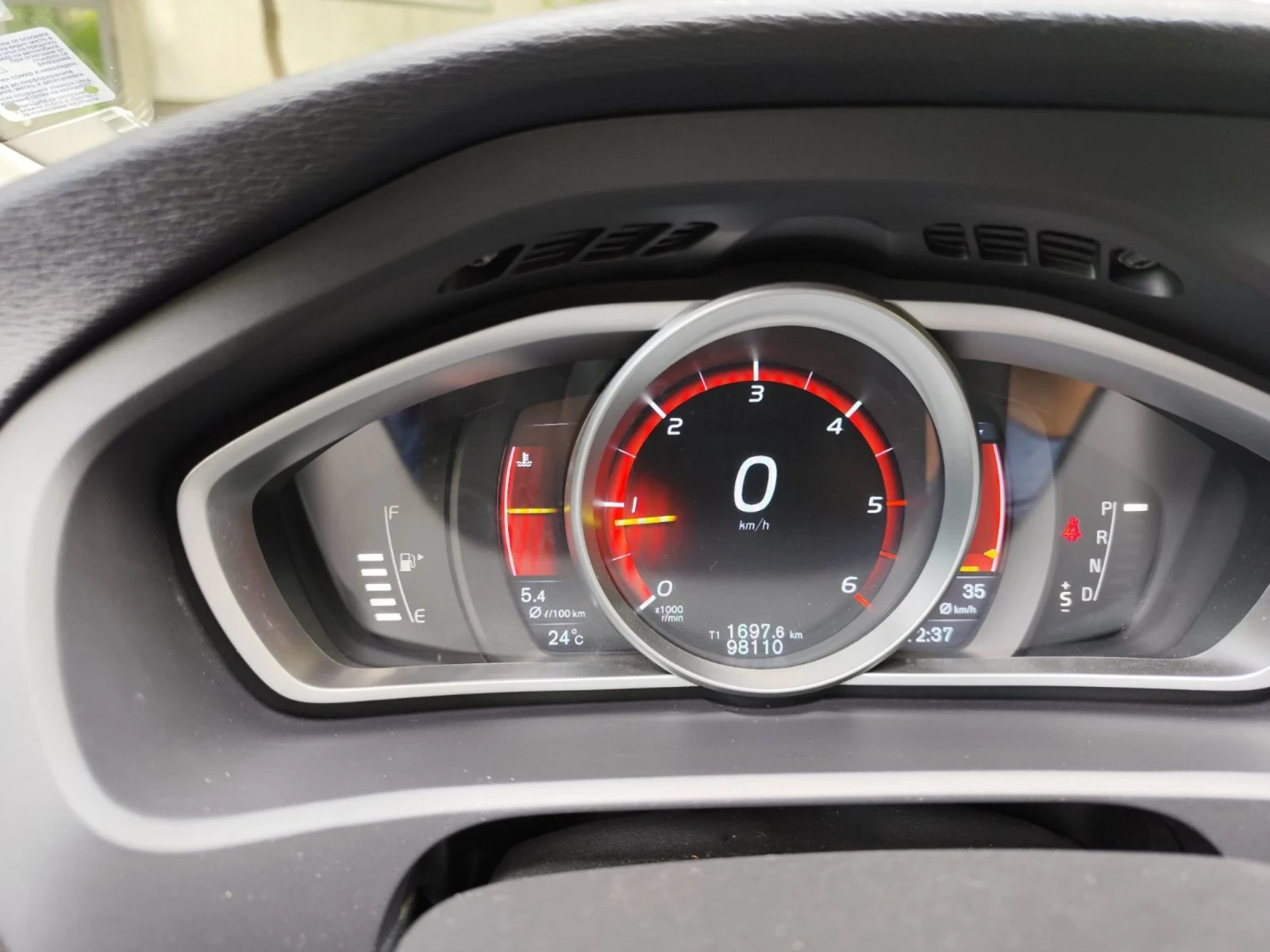 Volvo V40  - изображение 2
