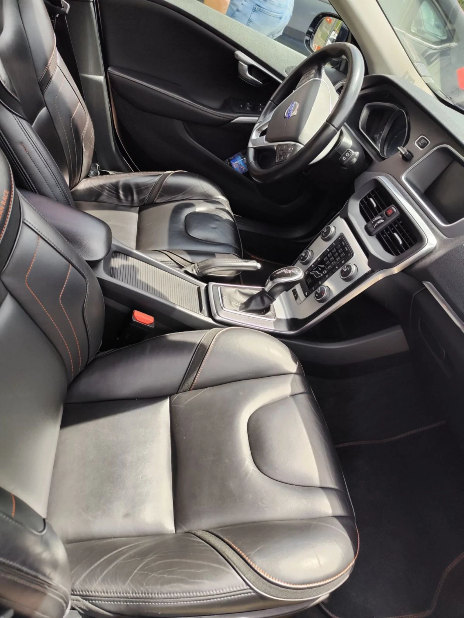 Volvo V40  - изображение 6
