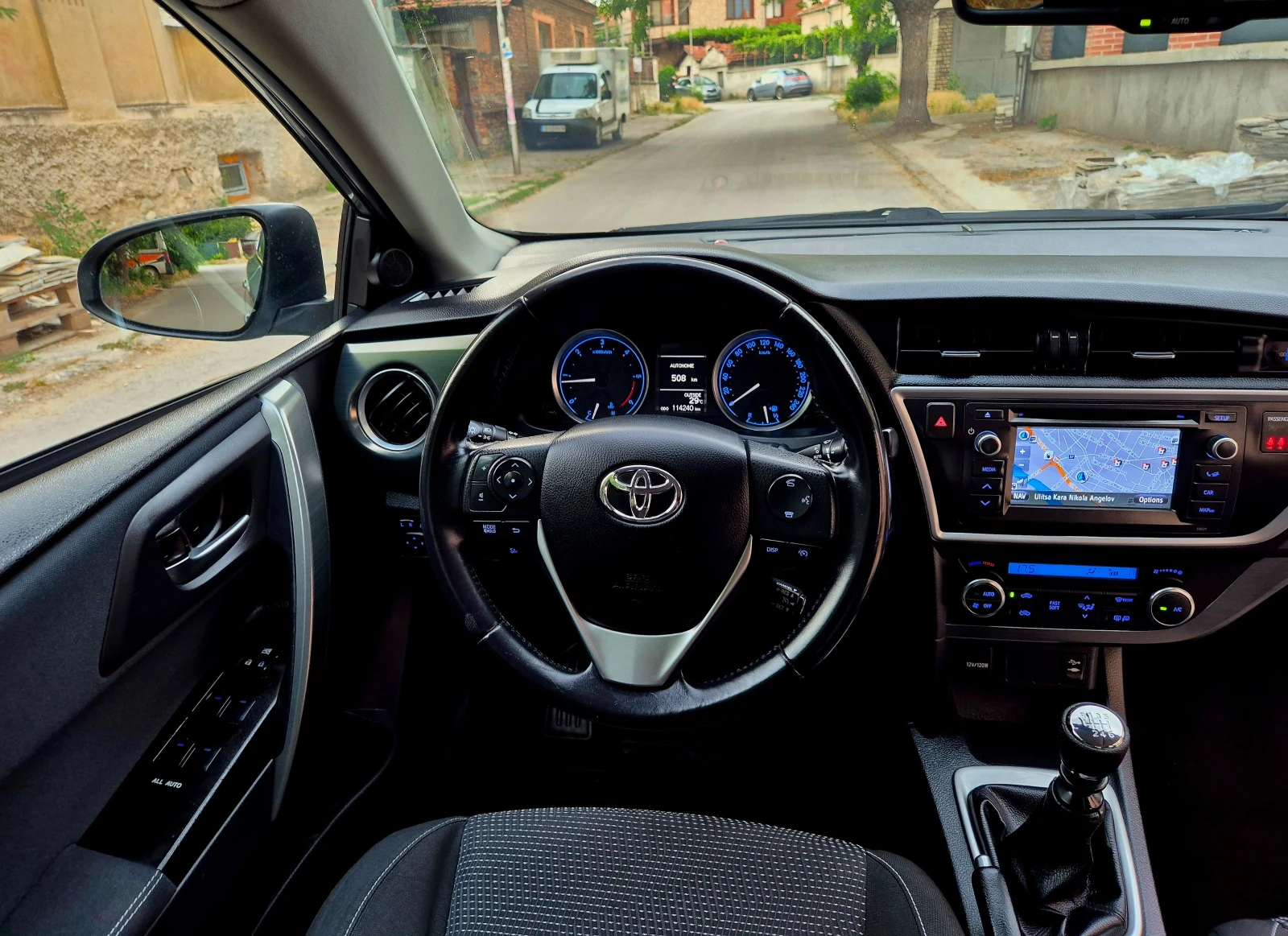 Toyota Auris 2.0d4d-EXCLUSIVE-нави-6скорости-japan - изображение 2