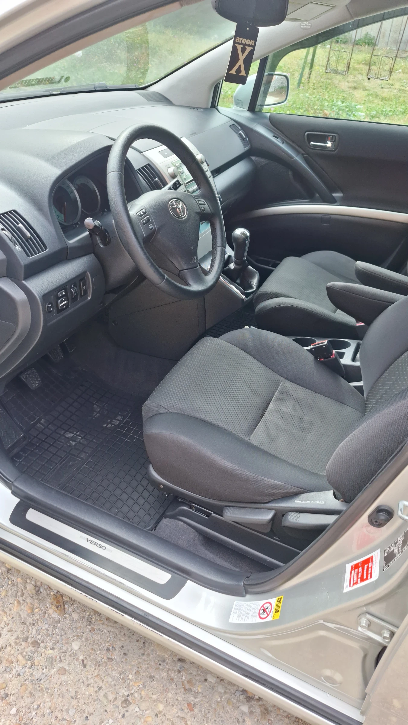 Toyota Corolla verso 2.2 136 к.с Италия - изображение 9
