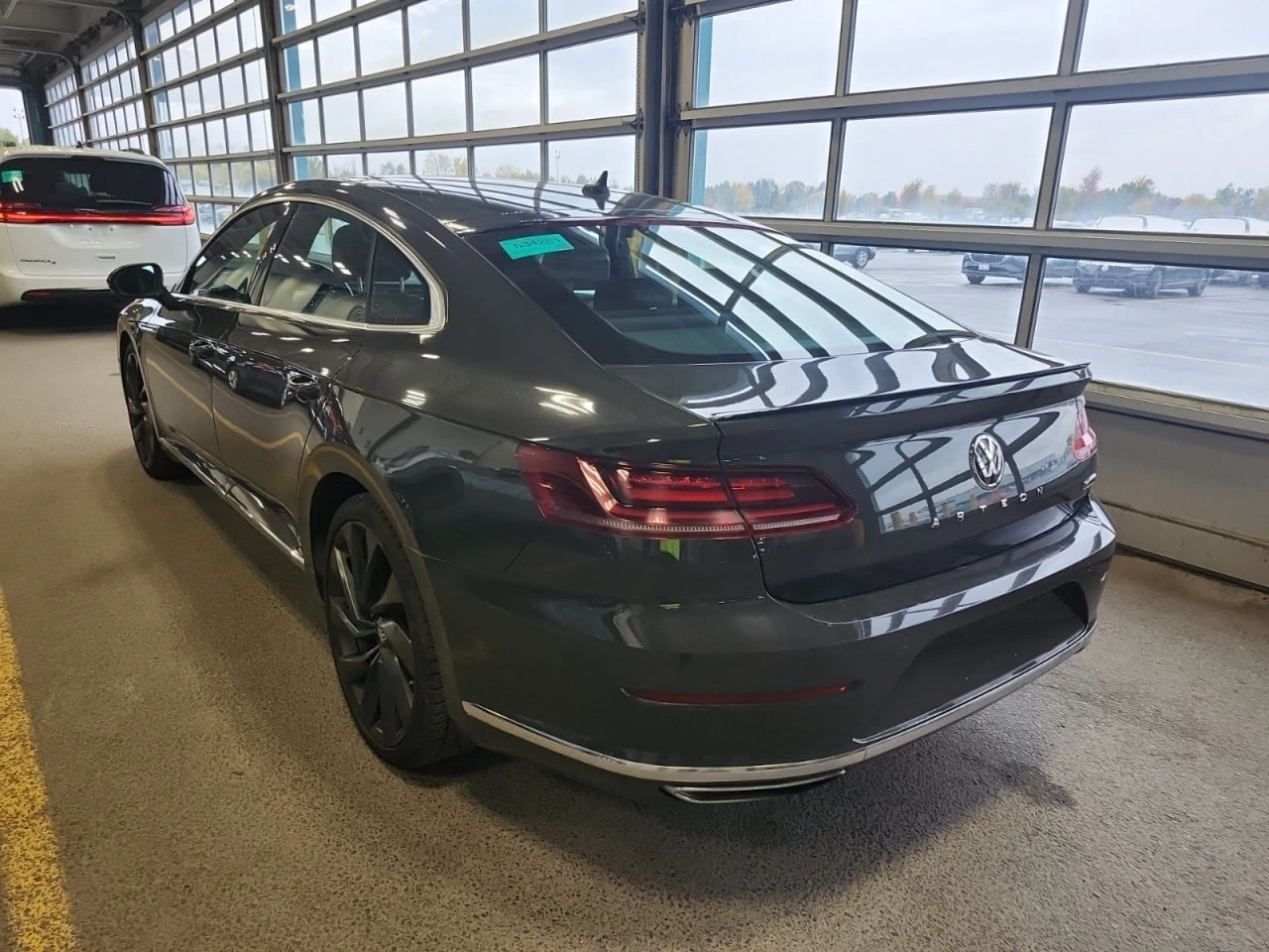 VW Arteon * АВТО КРЕДИТ* ЦЕНА ДО БГ * CARFAX *  - изображение 4