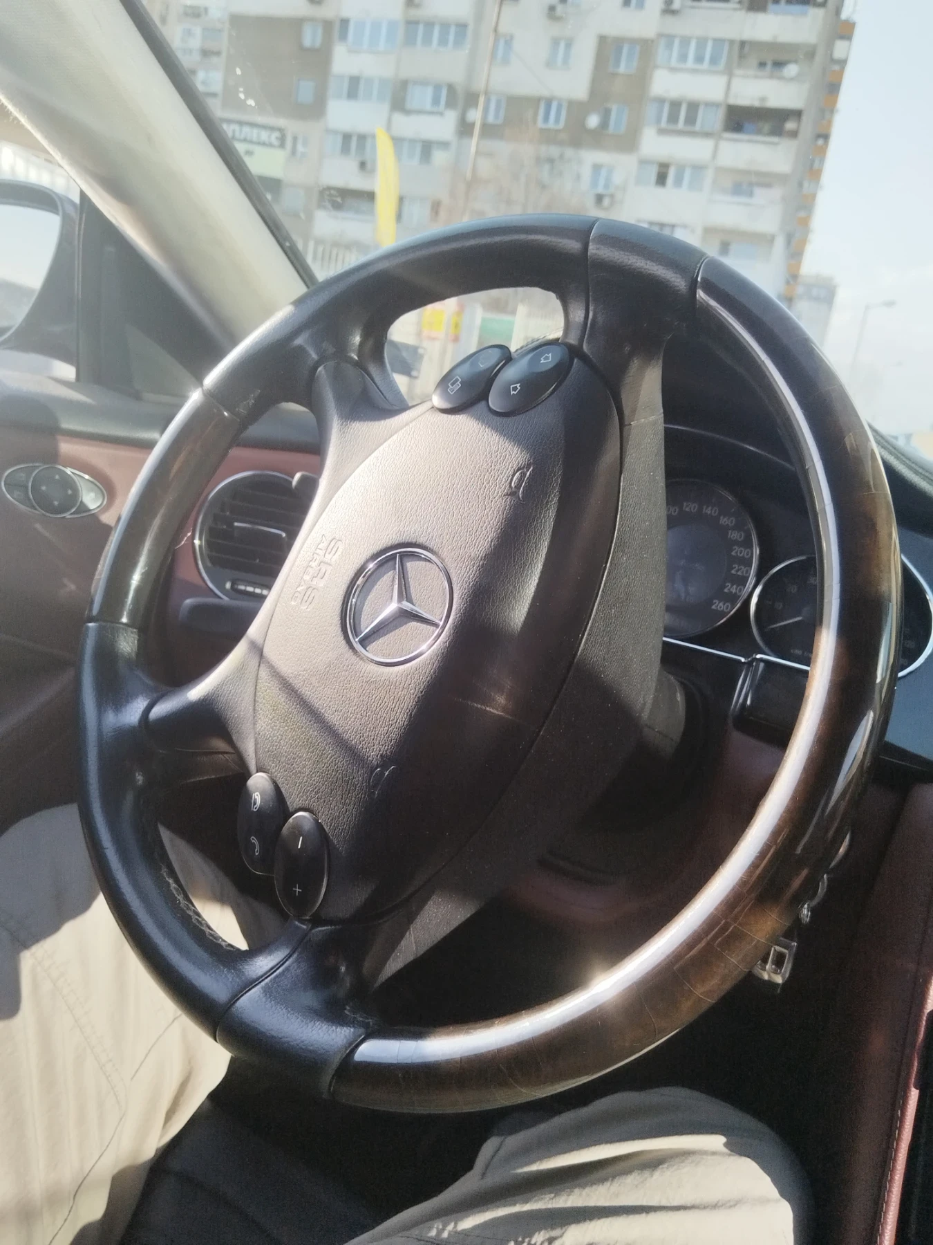 Mercedes-Benz CLS 500 AMG Sport Package с Двоен Стъклопакет, снимка 16 - Автомобили и джипове - 53845760