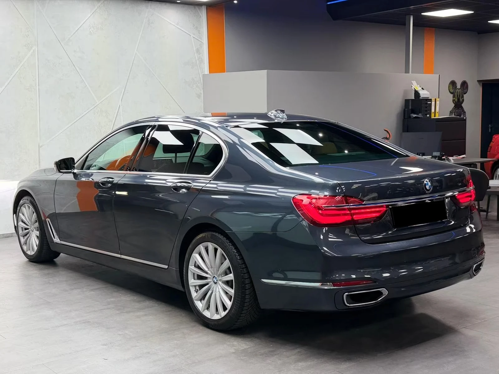 BMW 730 D/265HP/xDRIVE/LASERLIGHT/HUD/MASSAGE/CAM/LED/NAVI, снимка 3 - Автомобили и джипове - 54031825