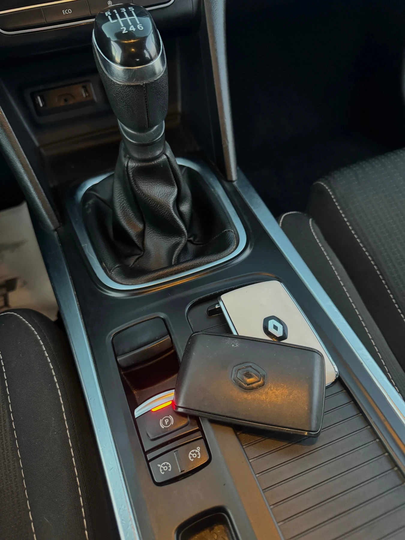 Renault Megane, снимка 10 - Автомобили и джипове - 54070057