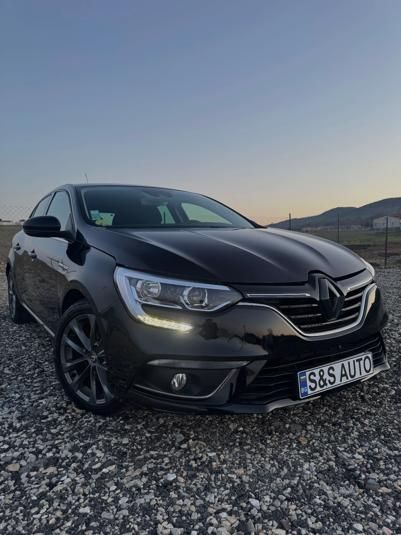 Renault Megane, снимка 2 - Автомобили и джипове - 54070057