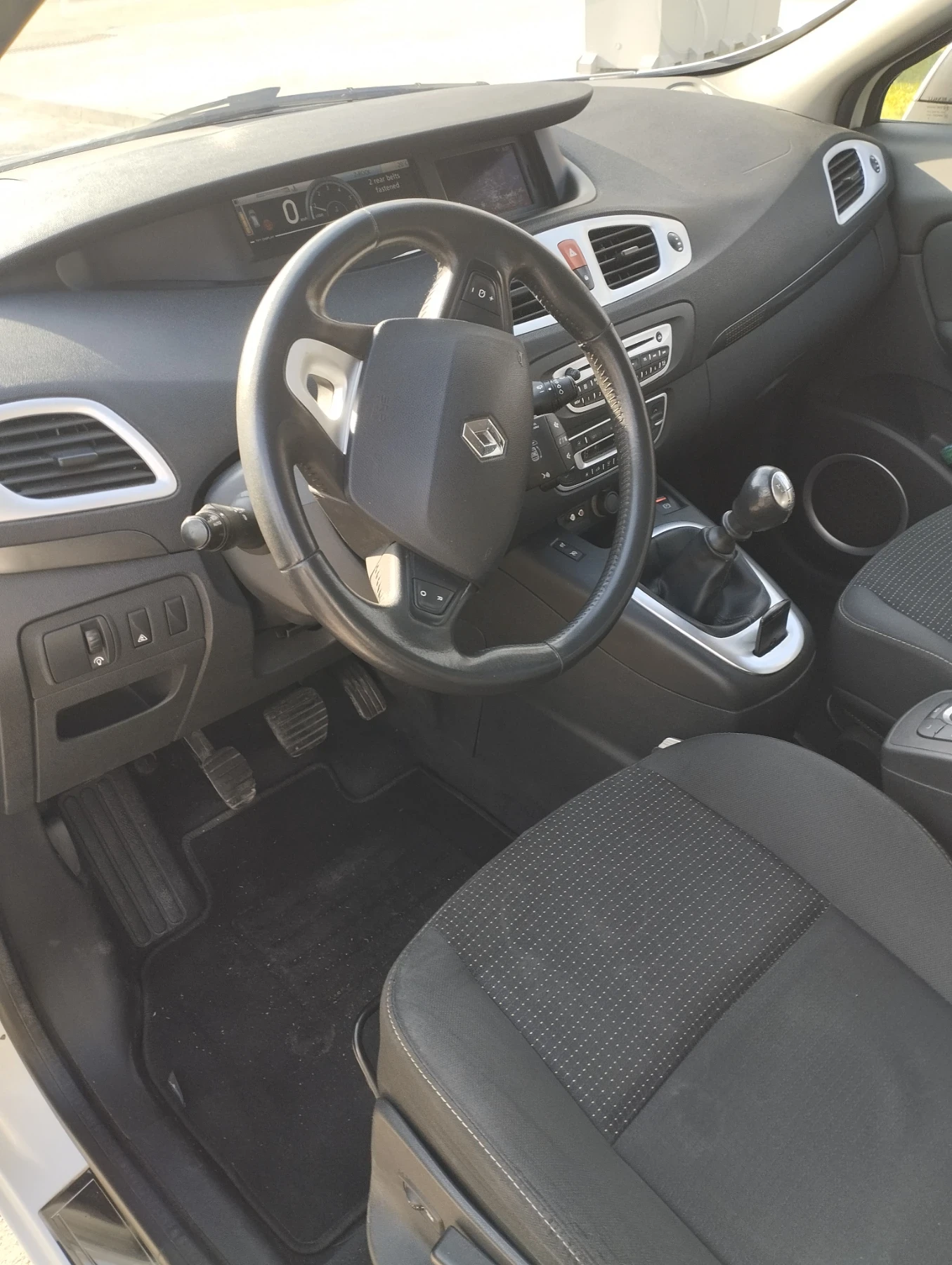 Renault Megane Scenik, снимка 14 - Автомобили и джипове - 54295819