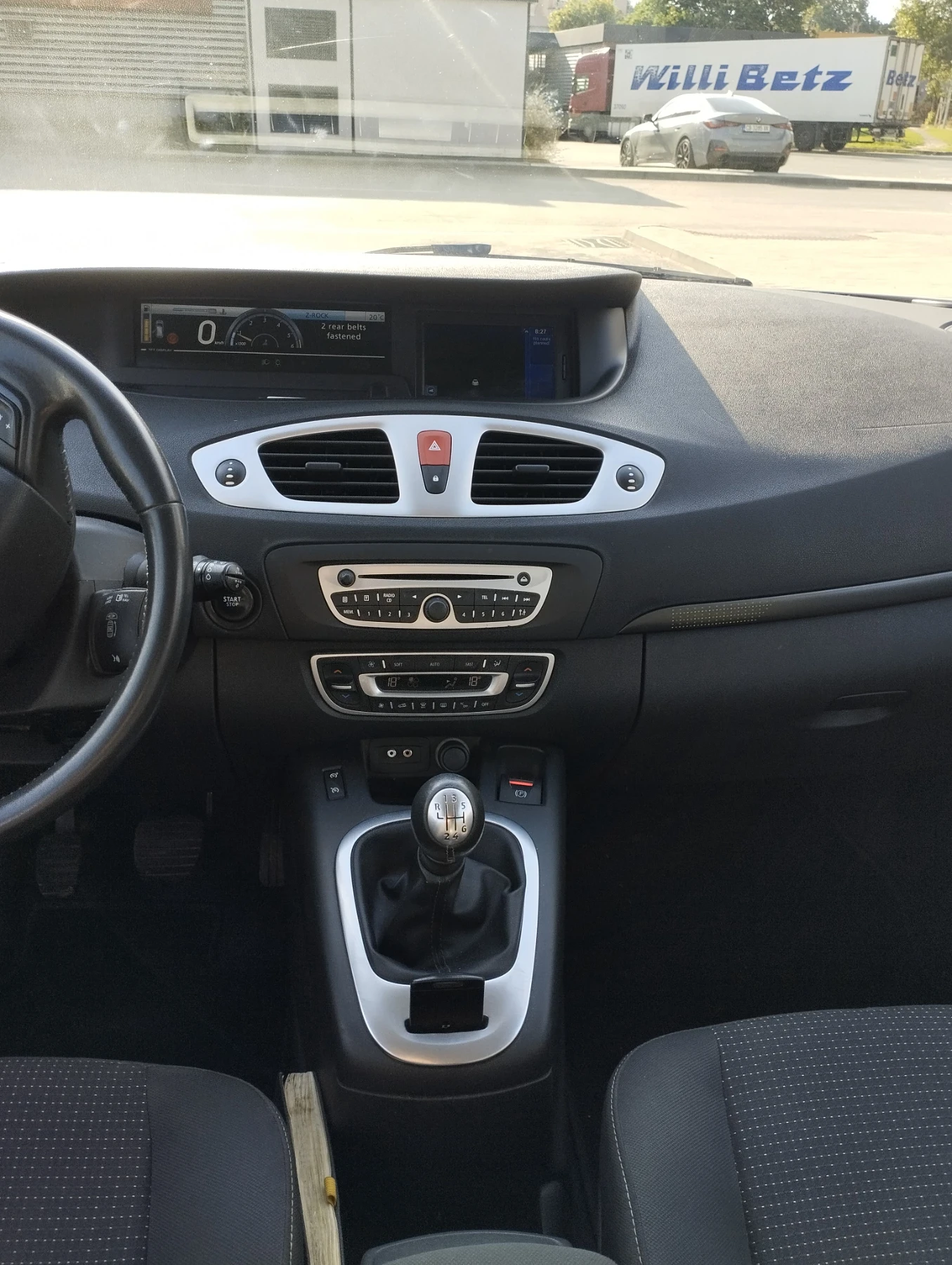 Renault Megane Scenik, снимка 17 - Автомобили и джипове - 54295819