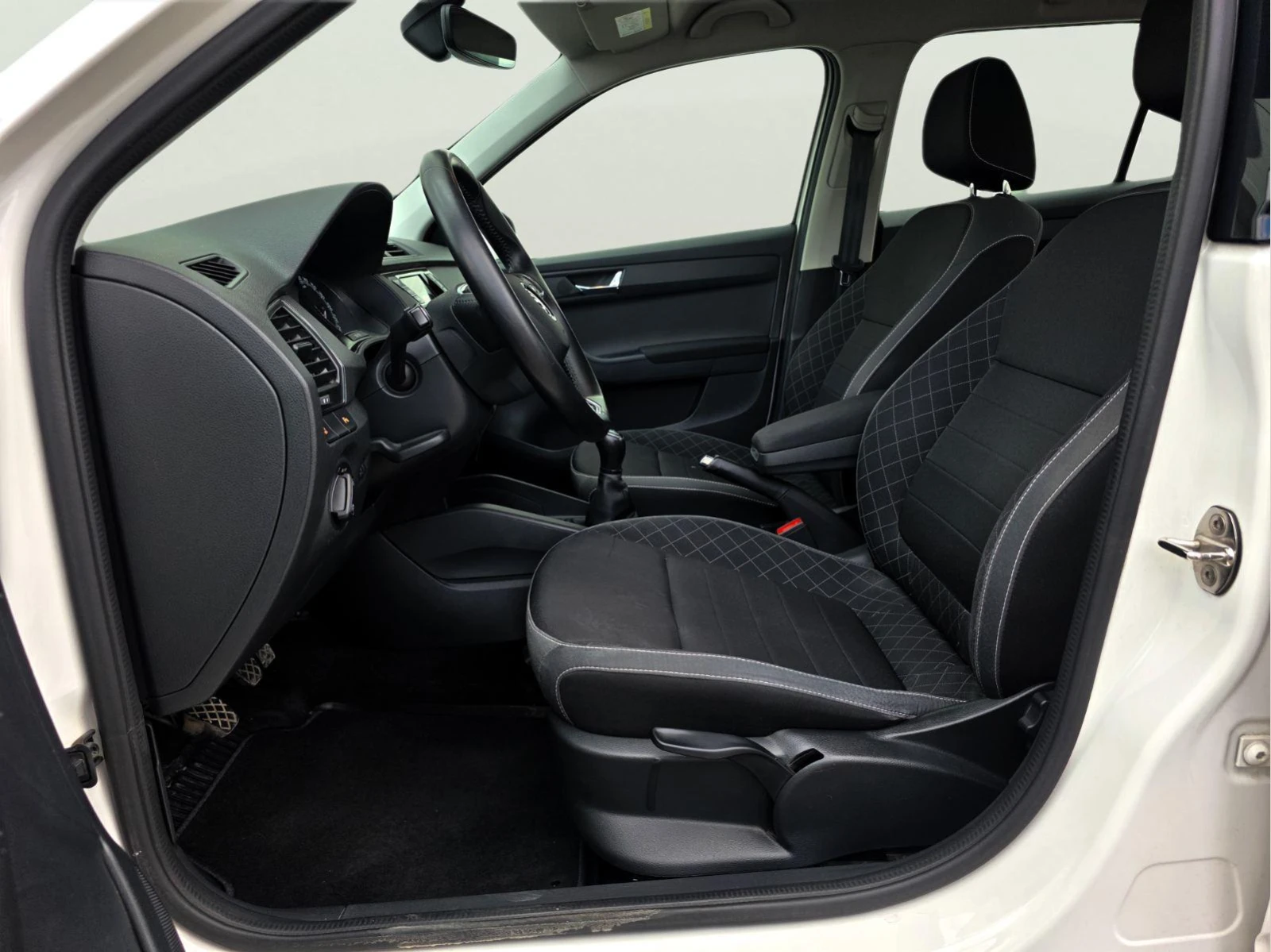 Skoda Fabia 1.0 TSI, снимка 8 - Автомобили и джипове - 54598903