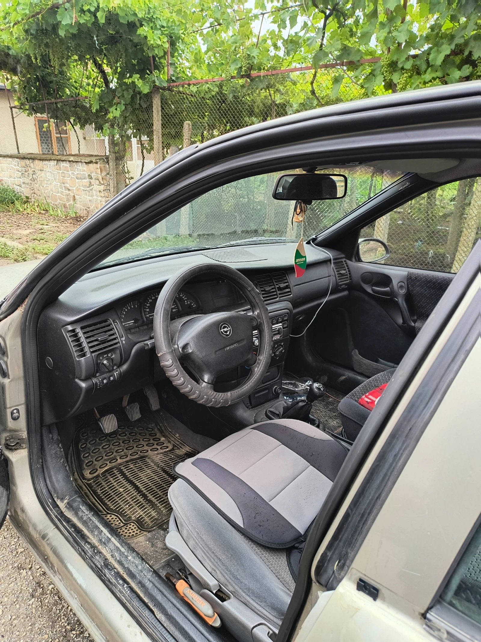 Opel Vectra 1.6 Бензин , снимка 4 - Автомобили и джипове - 55152116
