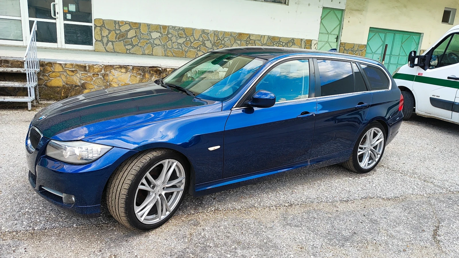 BMW 320 320xd, снимка 2 - Автомобили и джипове - 55158297
