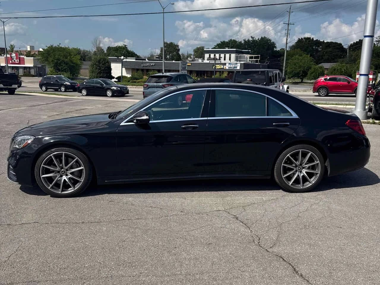Mercedes-Benz S 560 * CARFAX * ДИСТРОНИК * ОБДУХВАНЕ * BURMESTER, снимка 2 - Автомобили и джипове - 55483809