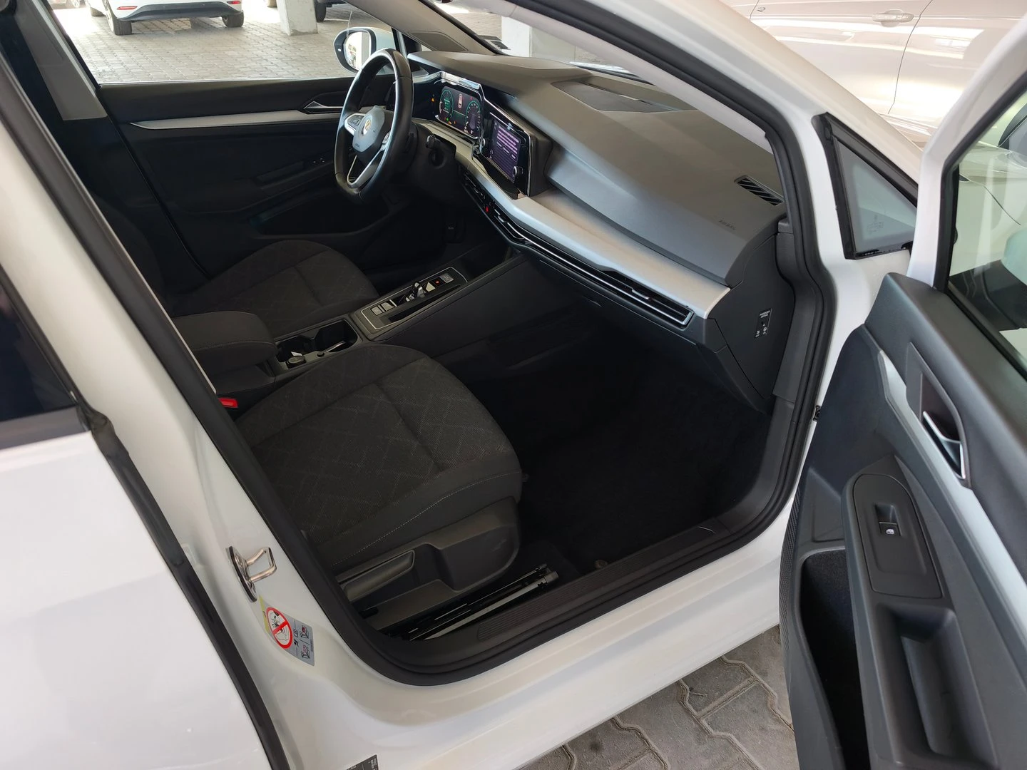 VW Golf Variant 8 Life 2.0 TDI SCR DSG, снимка 11 - Автомобили и джипове - 56420832
