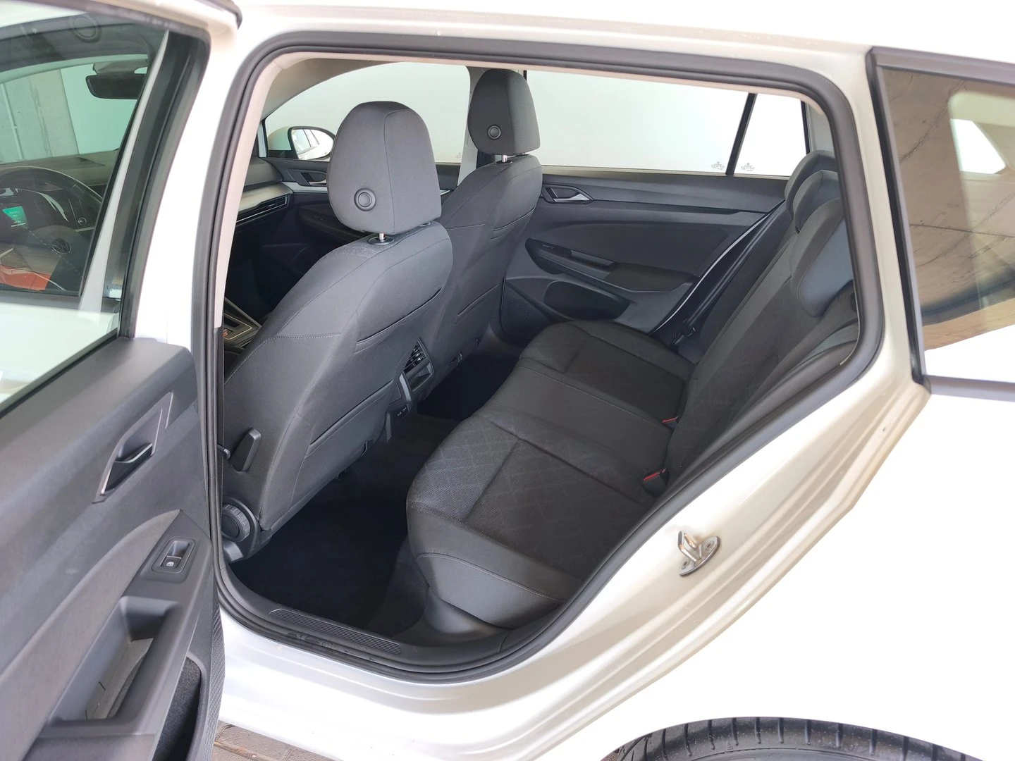 VW Golf Variant 8 Life 2.0 TDI SCR DSG, снимка 7 - Автомобили и джипове - 56420832
