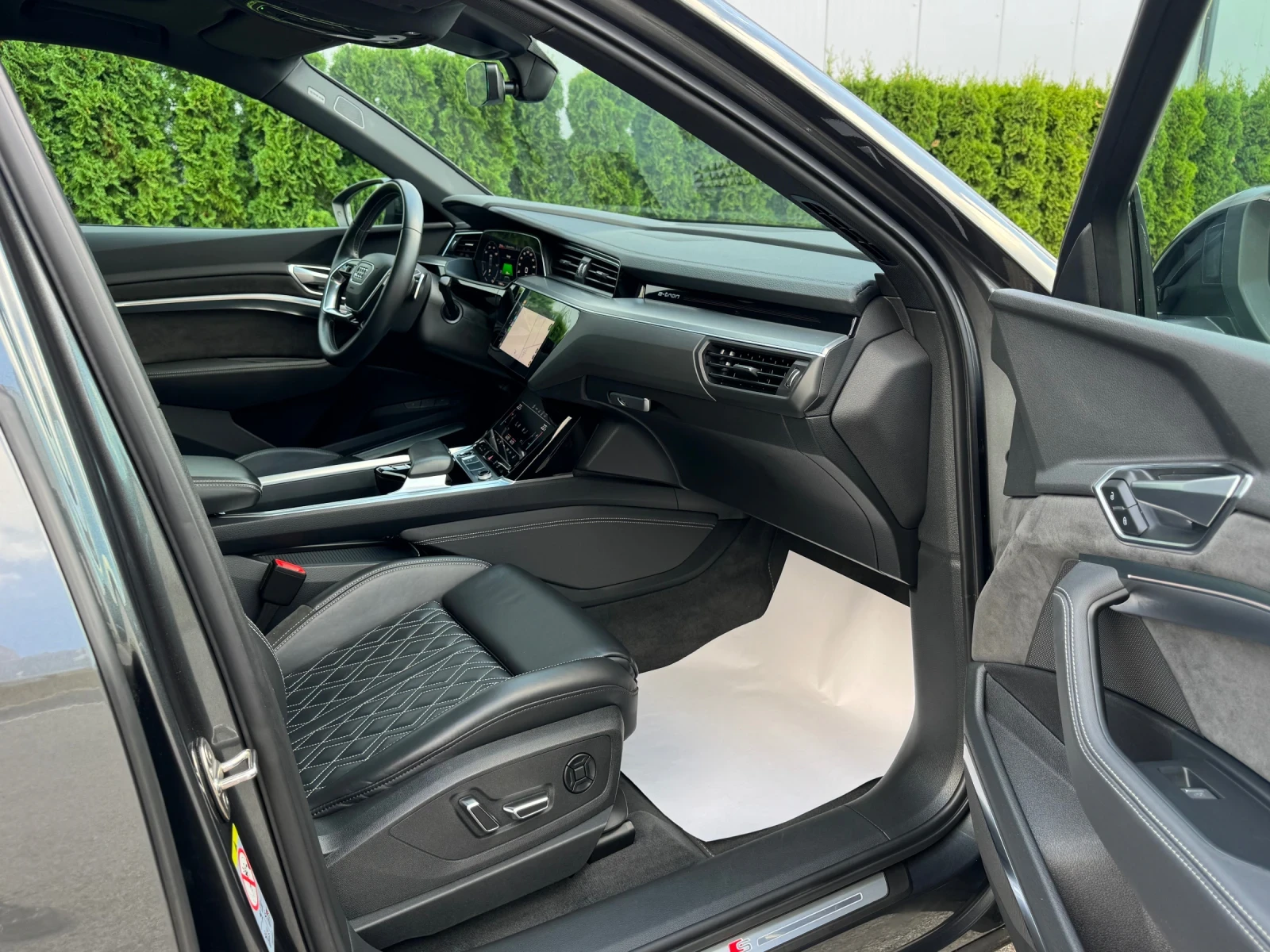 Audi E-Tron 55 SB/Quattro/3xS-line/Digital Matrix/FULL/SWISS!!, снимка 13 - Автомобили и джипове - 55954077