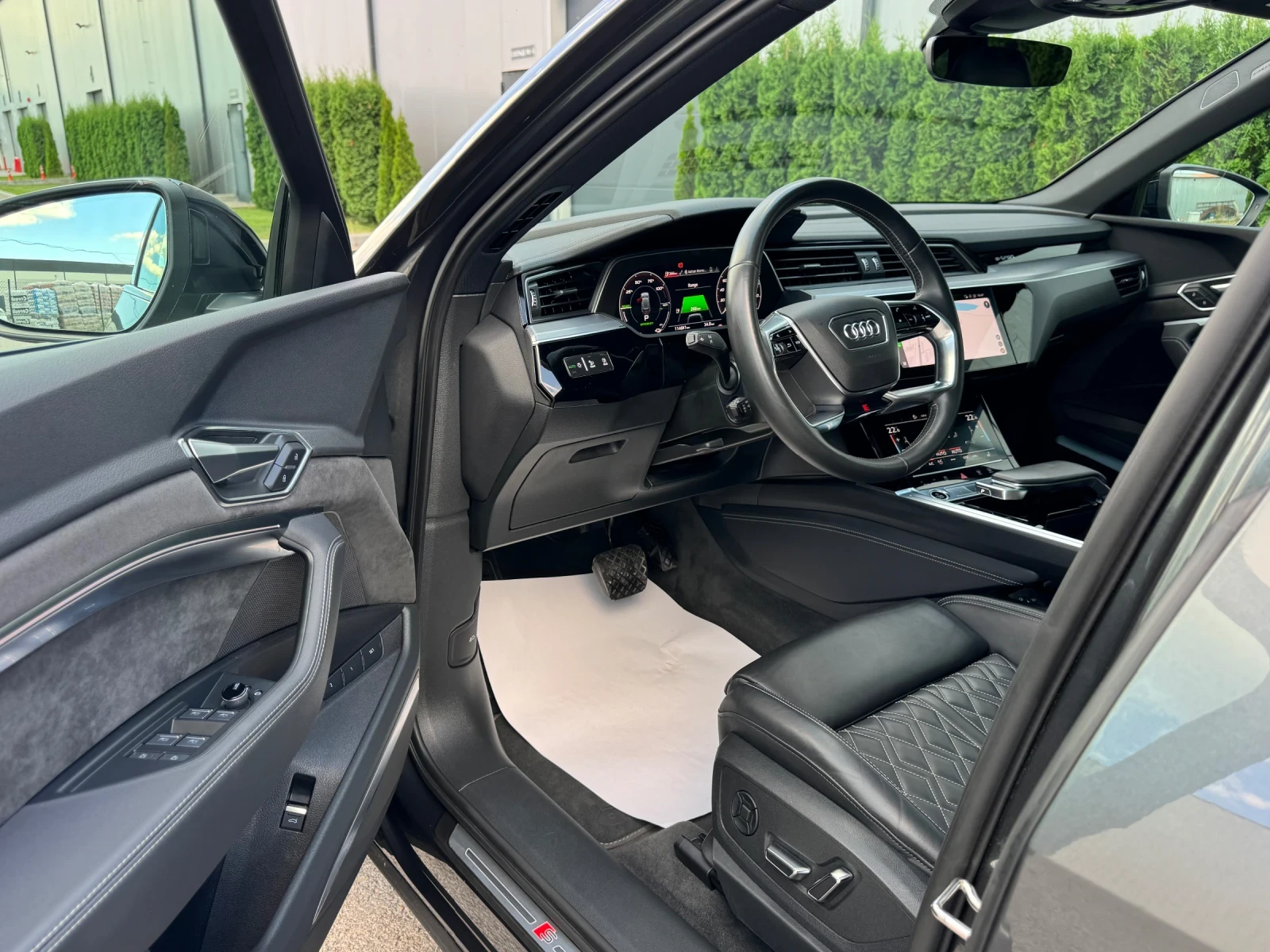 Audi E-Tron 55 SB/Quattro/3xS-line/Digital Matrix/FULL/SWISS!!, снимка 9 - Автомобили и джипове - 55954077