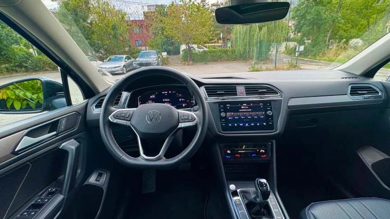 VW Tiguan, снимка 10 - Автомобили и джипове - 52592887