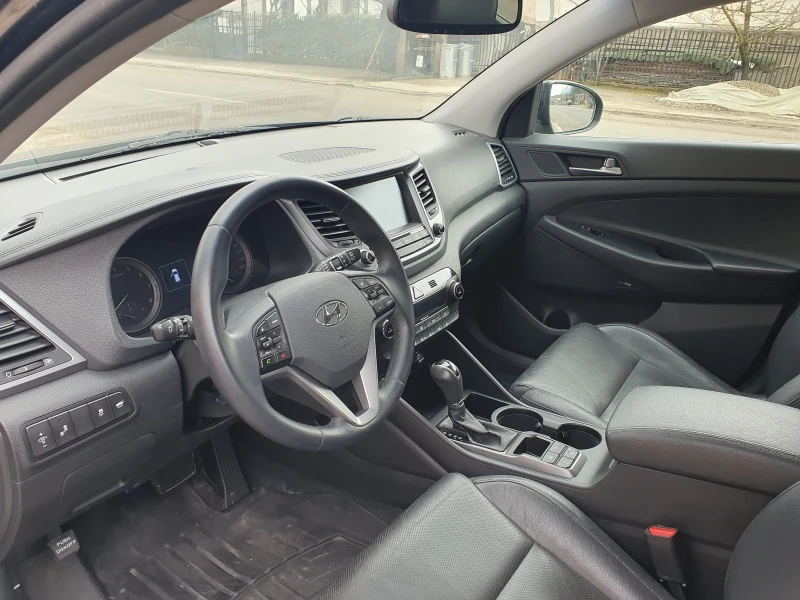 Hyundai Tucson 2.0i 4x4, снимка 8 - Автомобили и джипове - 53380411