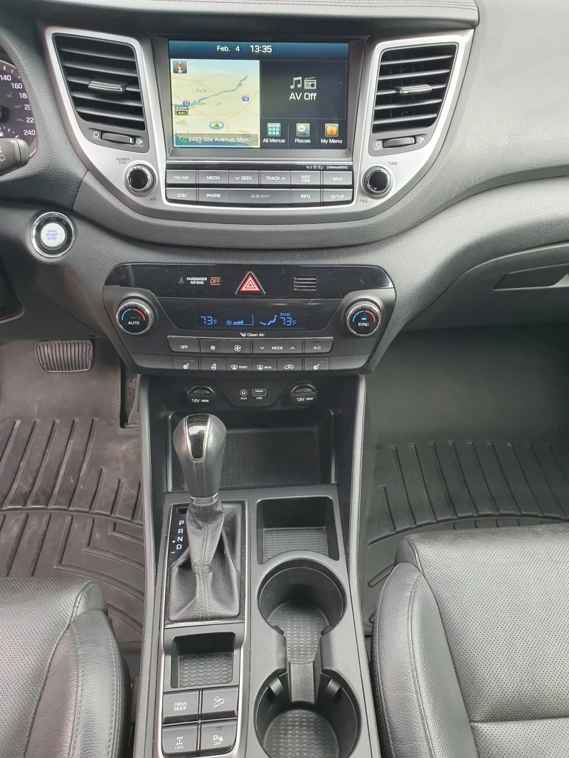Hyundai Tucson 2.0i 4x4, снимка 12 - Автомобили и джипове - 53380411