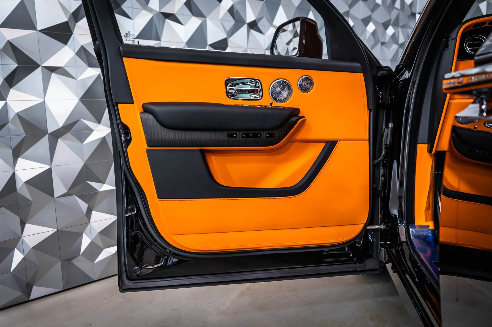 Rolls-Royce Cullinan Mandarin Interior - изображение 7
