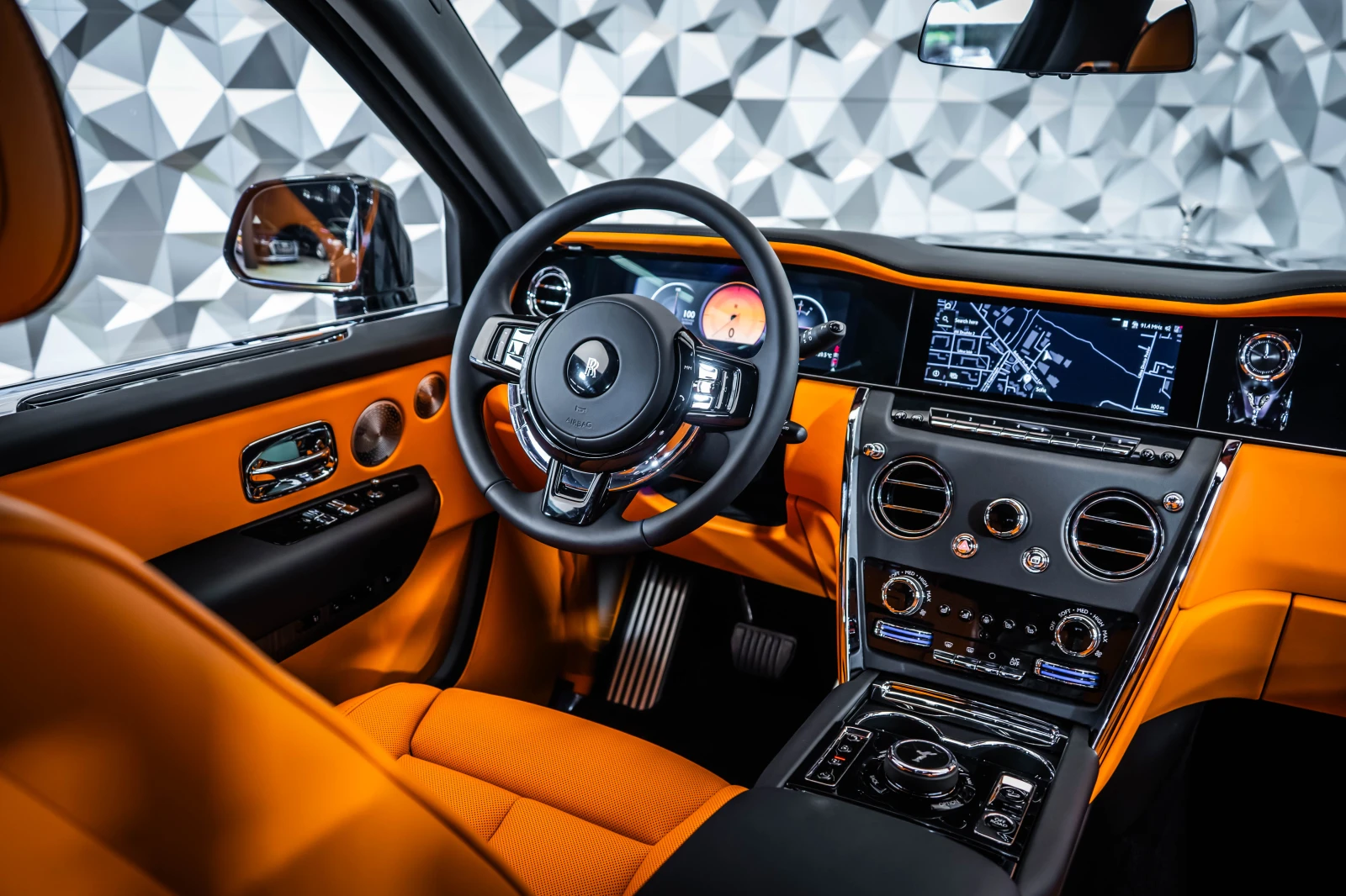 Rolls-Royce Cullinan Mandarin Interior - изображение 10
